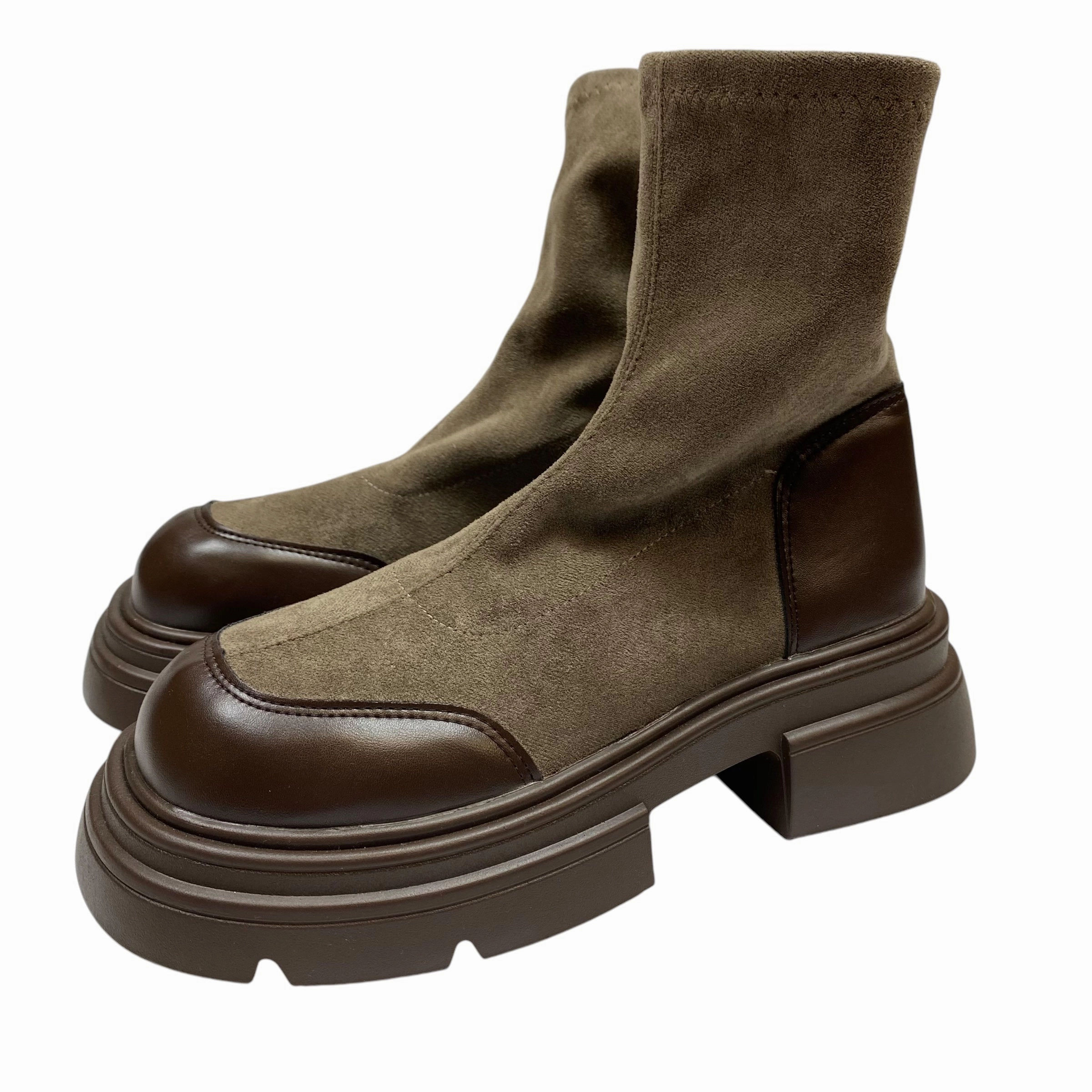 Boots Ankle Flats By Clothes Mentor In Brown, Size: 9.5