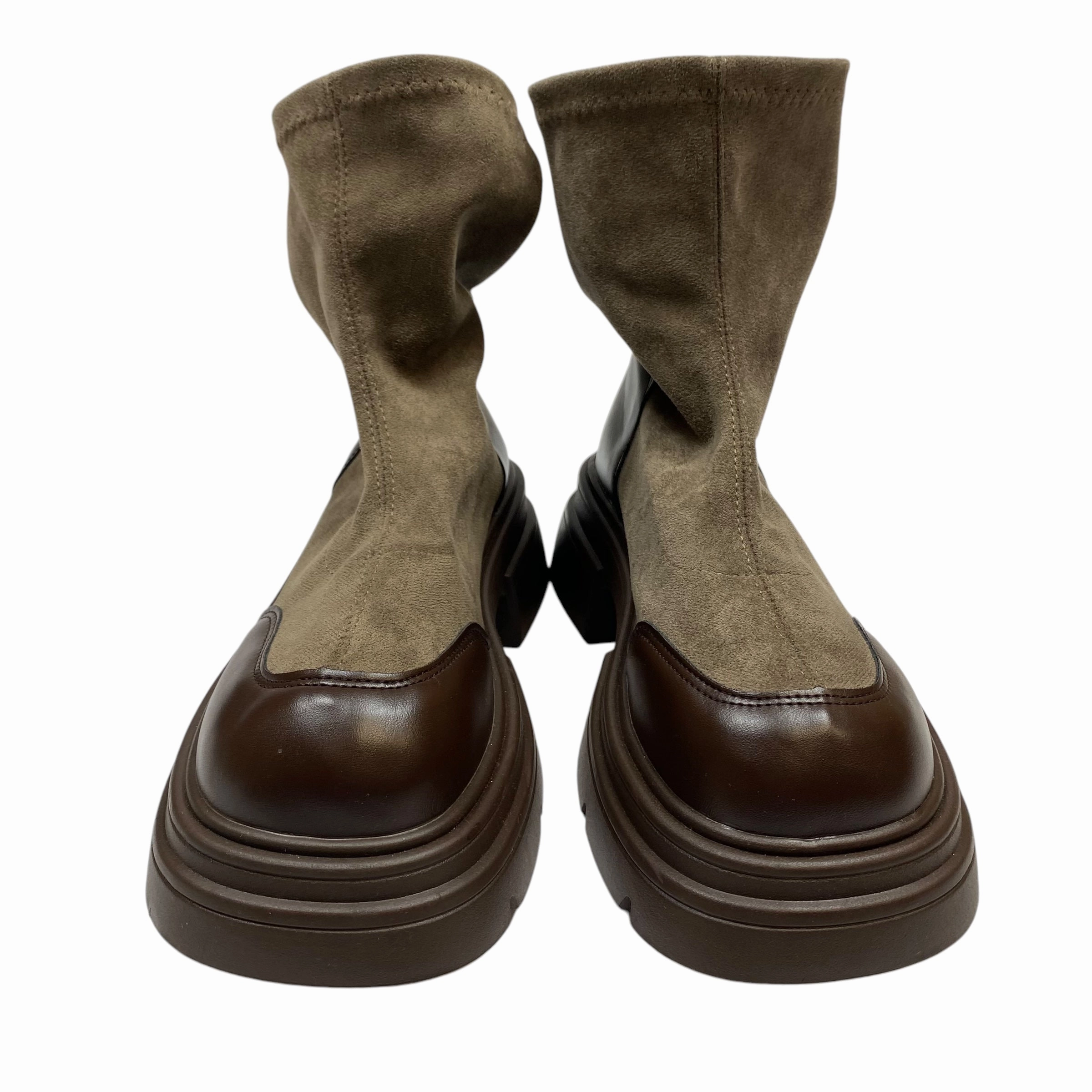 Boots Ankle Flats By Clothes Mentor In Brown, Size: 9.5