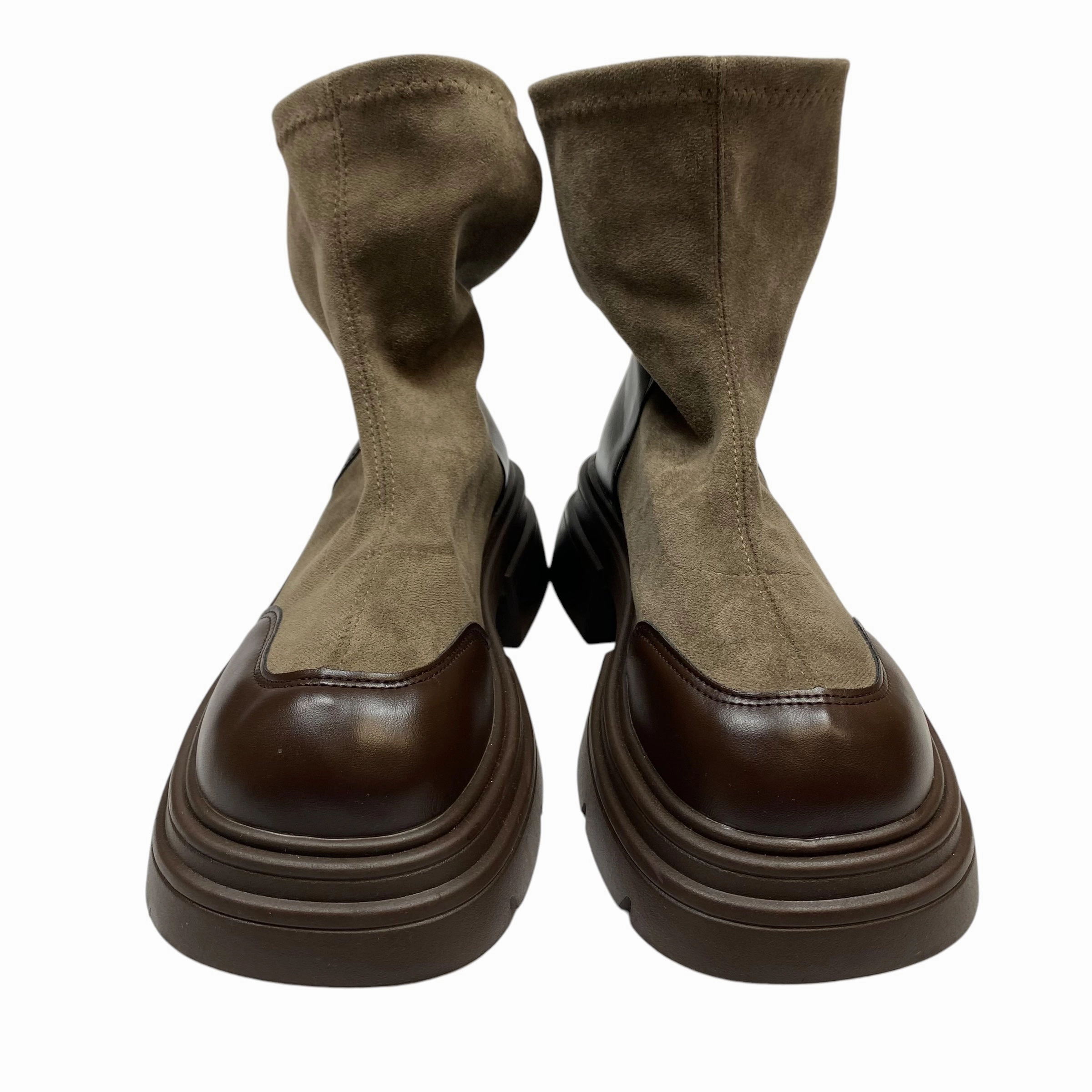 Boots Ankle Flats By Clothes Mentor In Brown, Size: 9.5