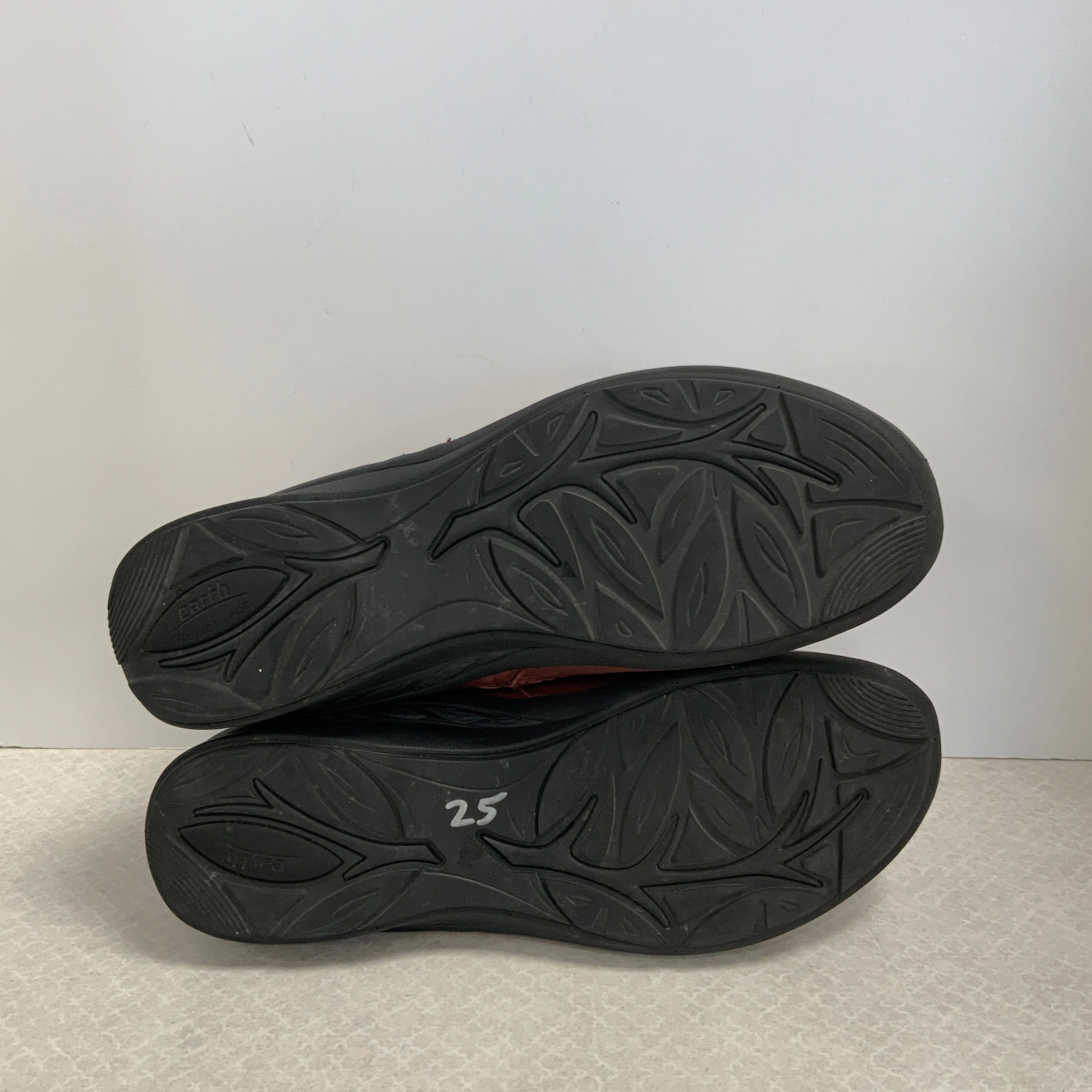 Boots Ankle Flats By Earth In Red, Size: 9