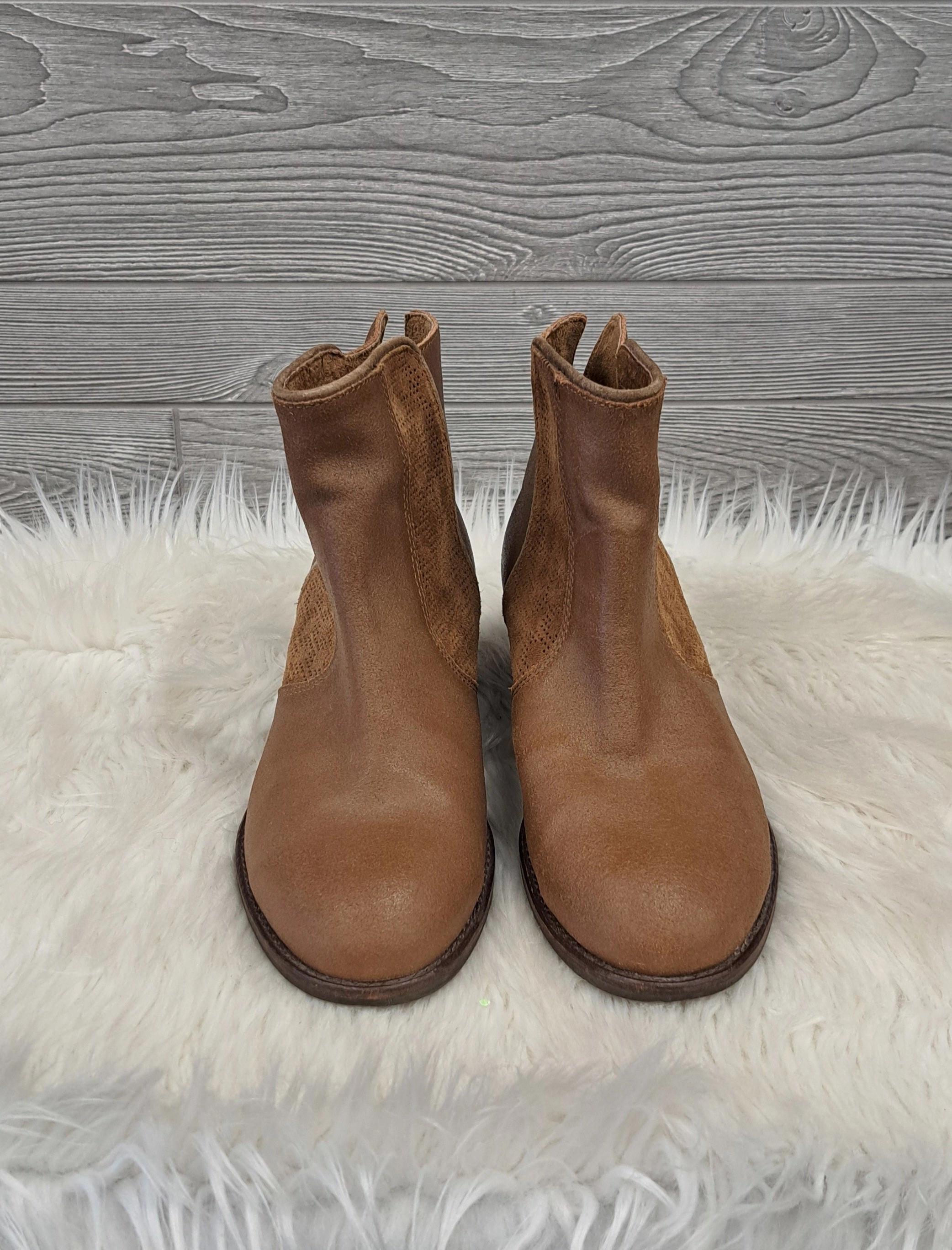 Boots Ankle Flats By Emu In Brown, Size: 10