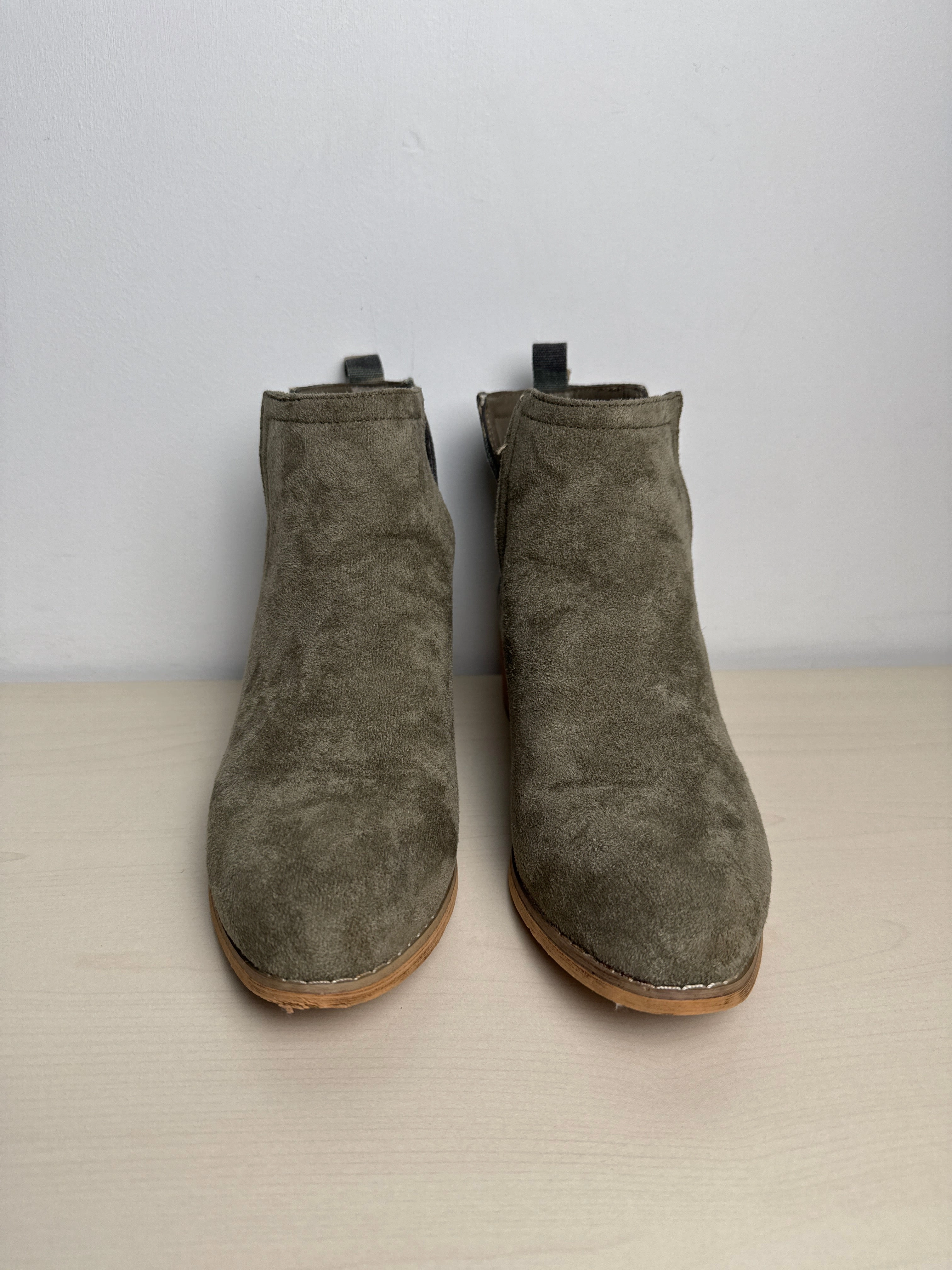 Boots Ankle Heels By Clothes Mentor In Green, Size: 6