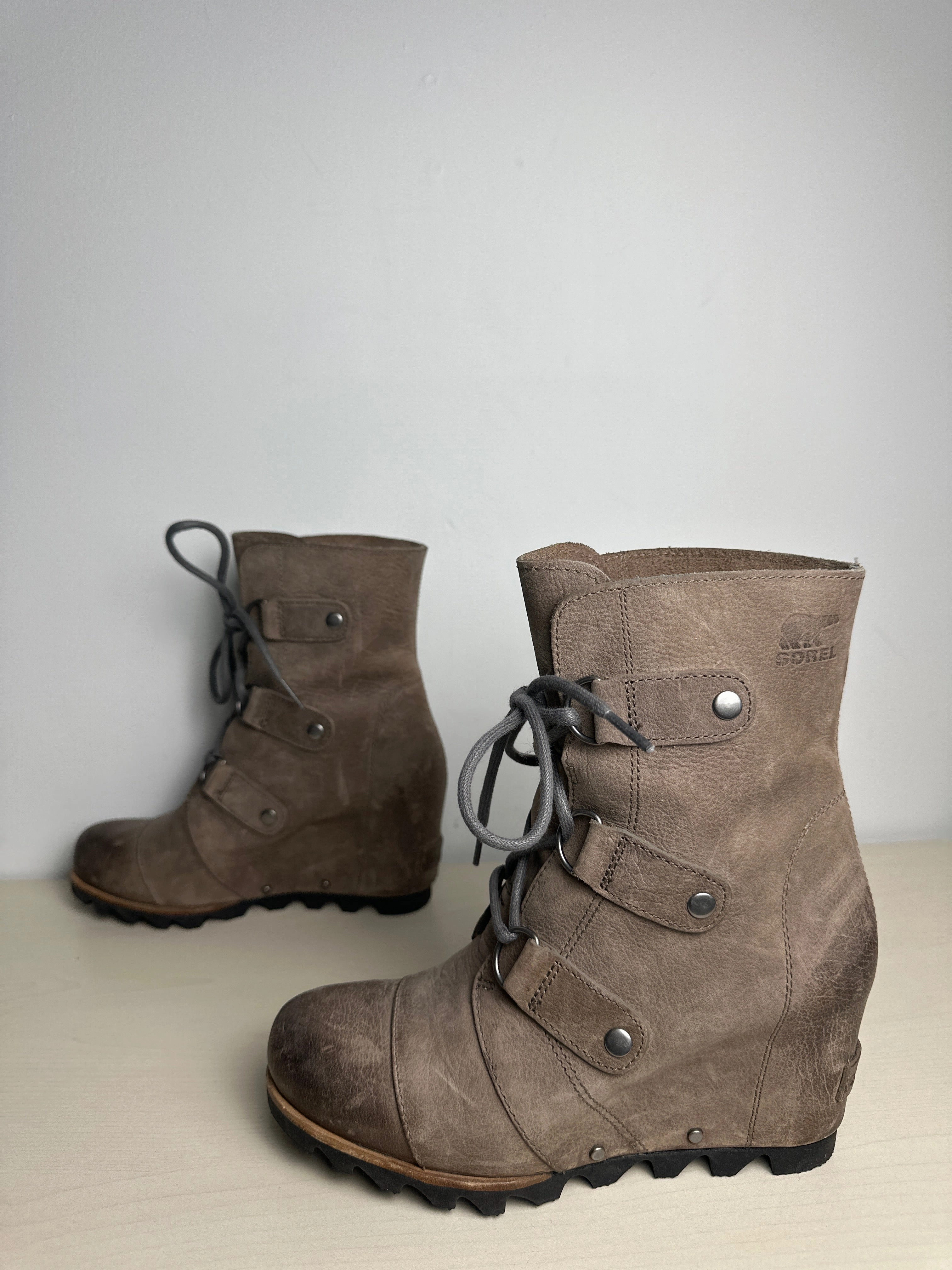 Boots Ankle Heels By Sorel In Brown, Size: 7