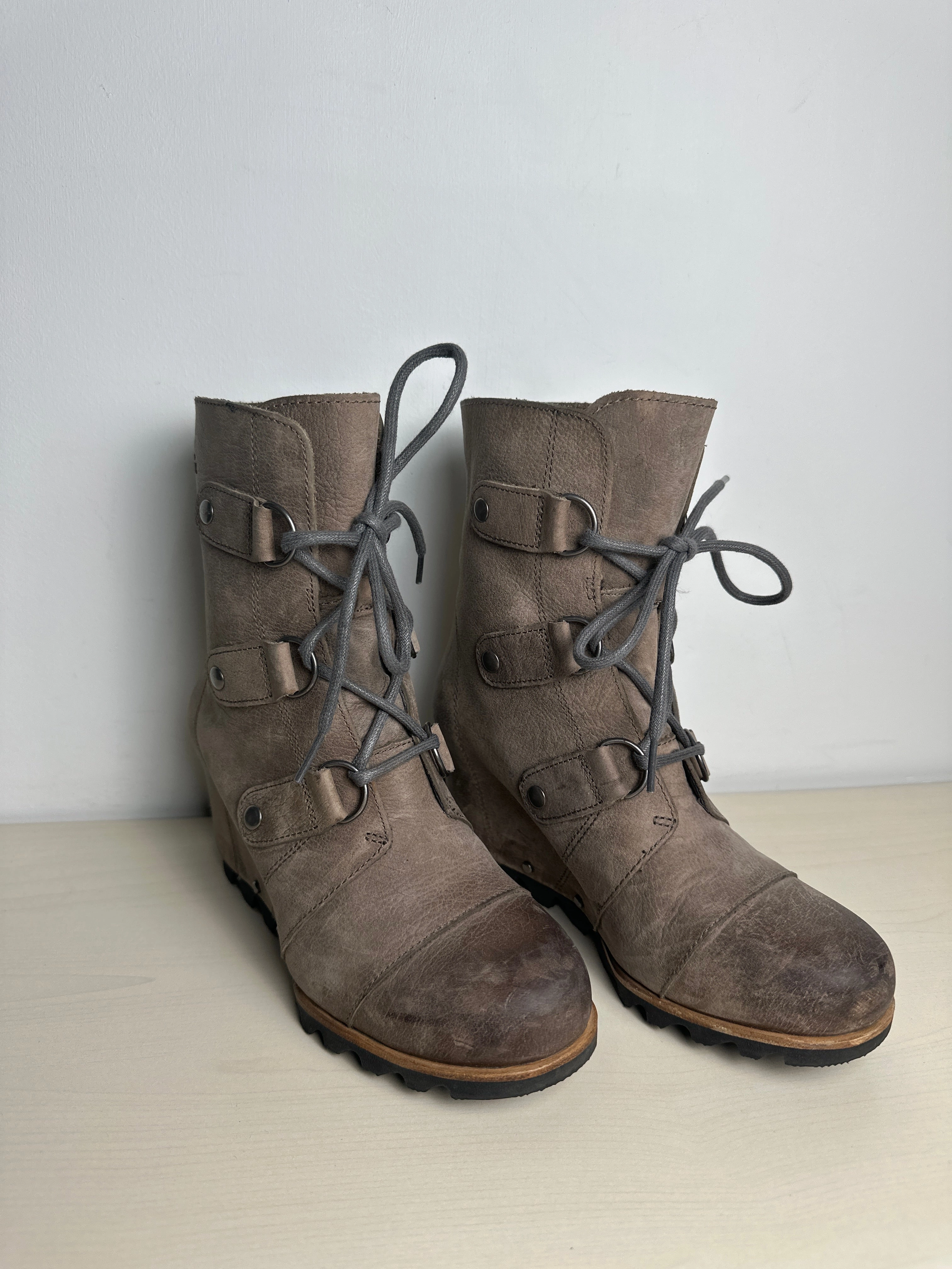 Boots Ankle Heels By Sorel In Brown, Size: 7