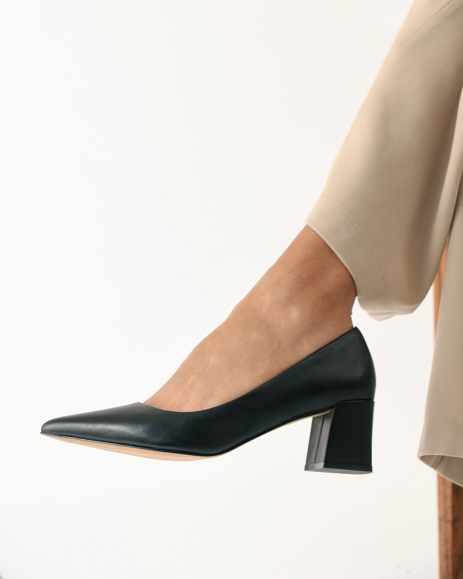 CARRINGTON LOW HEELS BLACK LEATHER