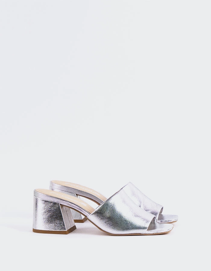 Clarabelle Silver Leather