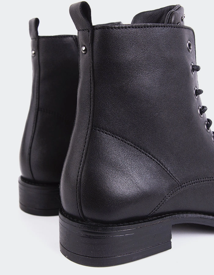 Daiki Black Leather