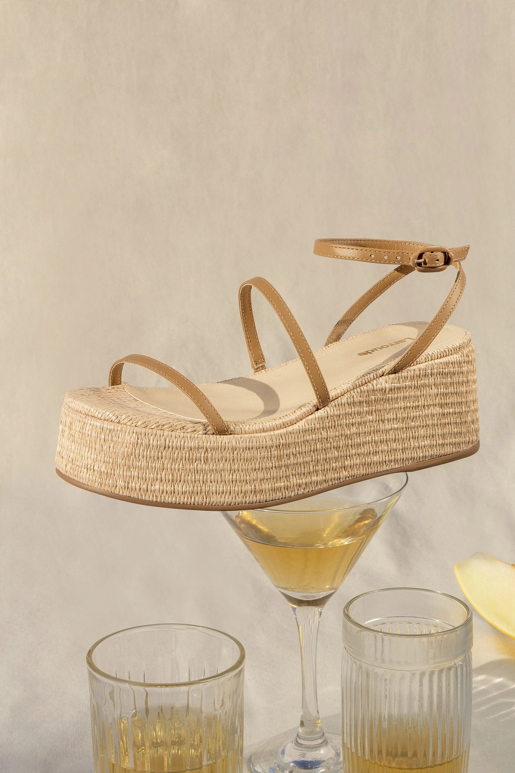Gio Flatform Sandal In Natural Raffia and Hazelnut Trimming