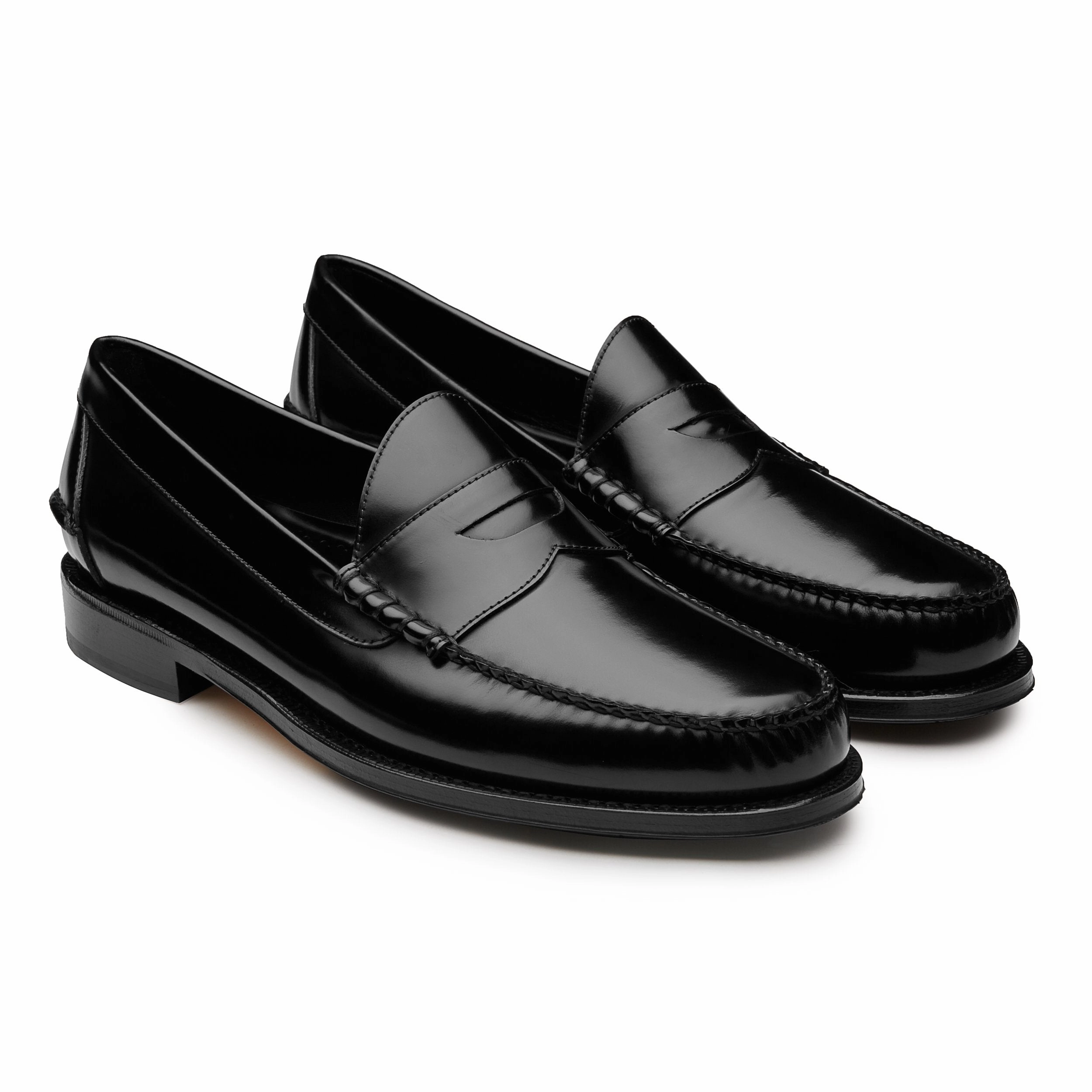 Men´s black leather loafers