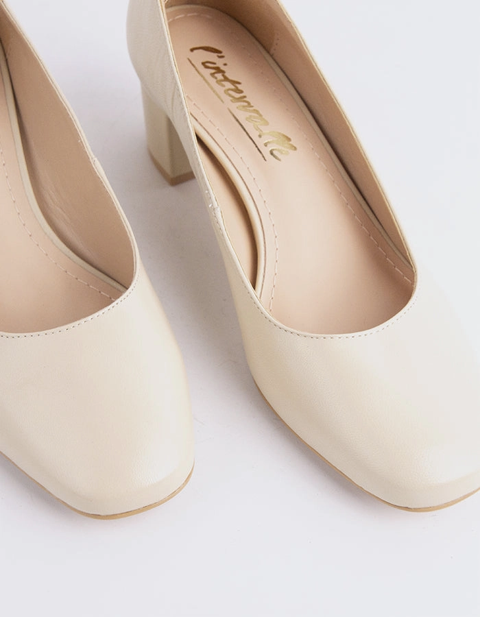 Raynan Beige Leather
