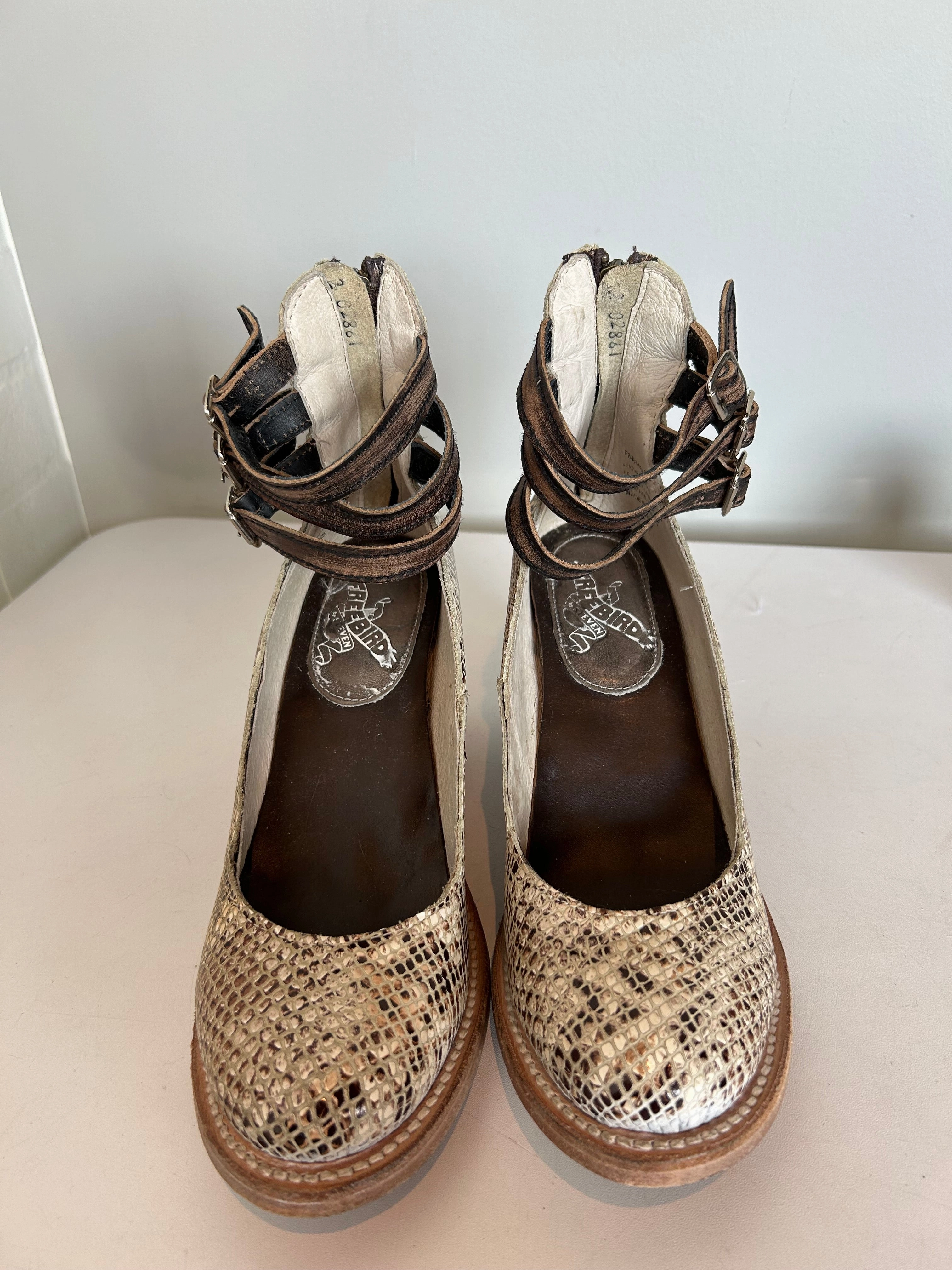 Shoes Heels Block By Freebird In Brown & Cream, Size: 7