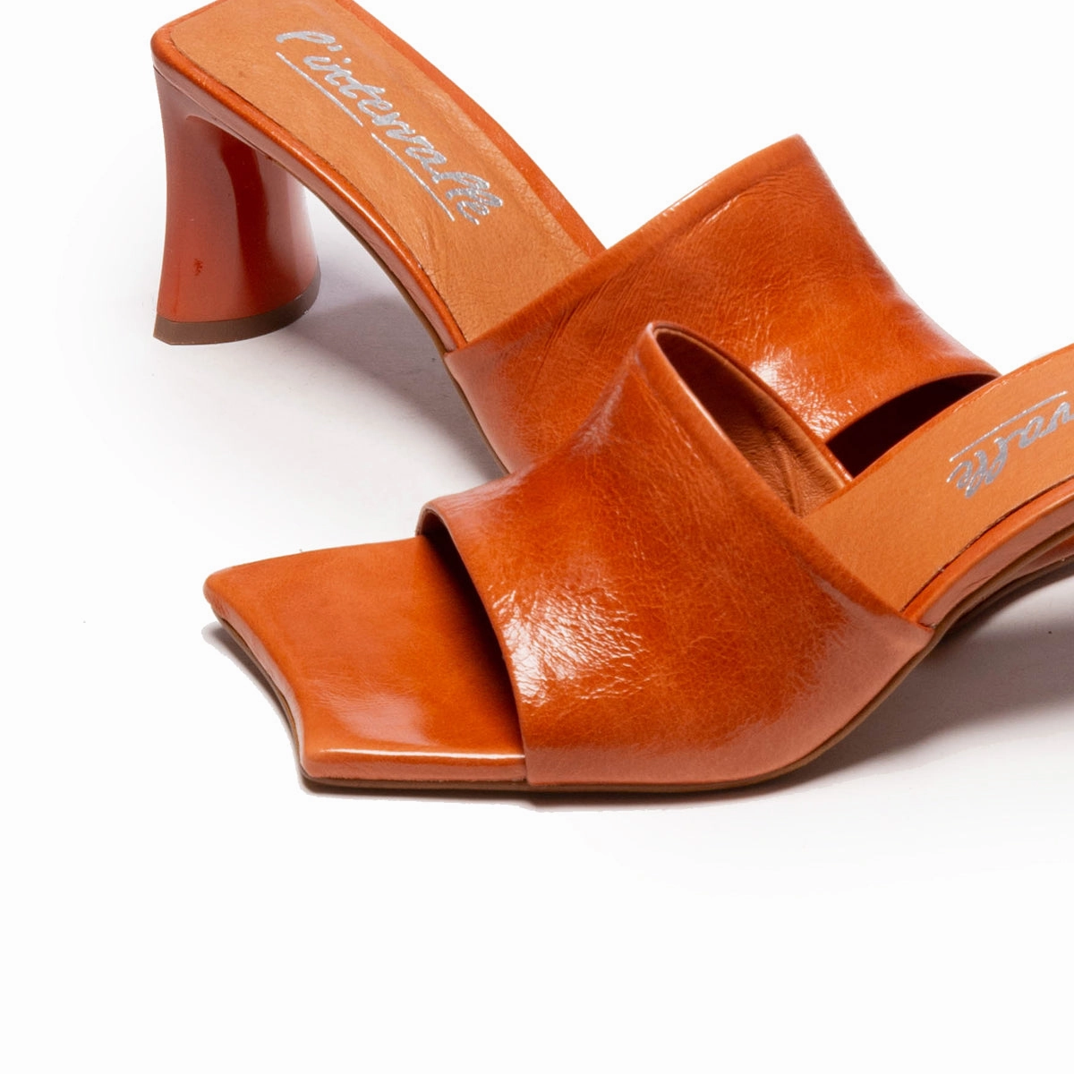 Singer Tan Leather