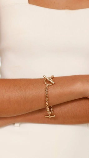 Toggle Detail Interest Chain Bracelet - Gold